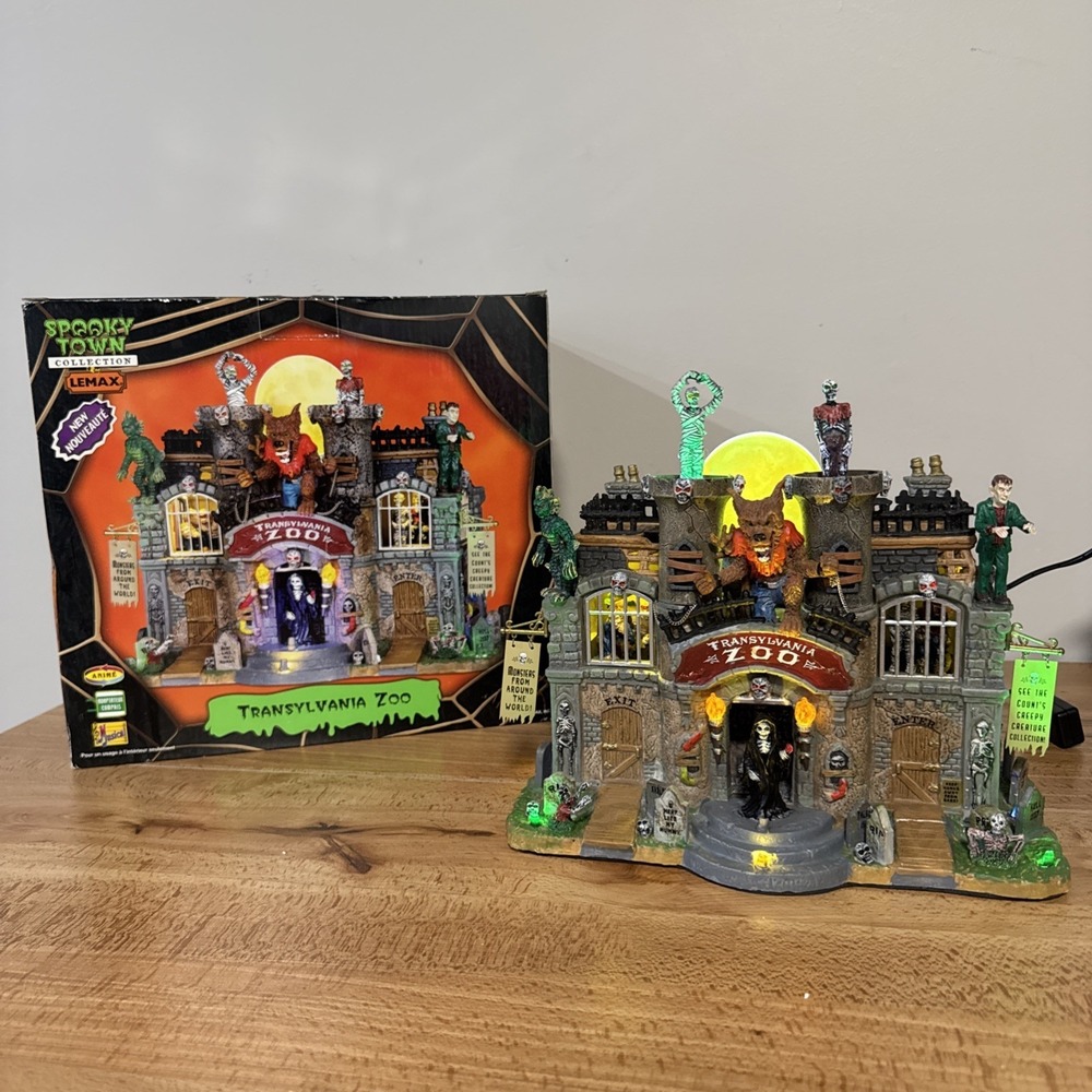 Lemax Spooky Town Transylvania Zoo #05041 Animated Lighted 2010 Halloween